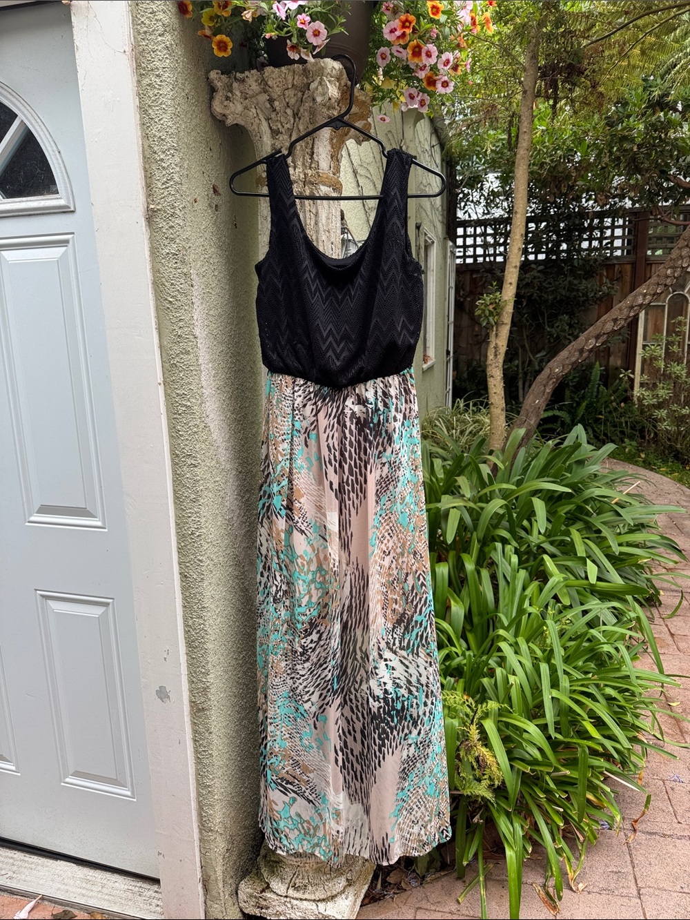 AUW Black & Teal Printed Sleeveless Maxi Dress